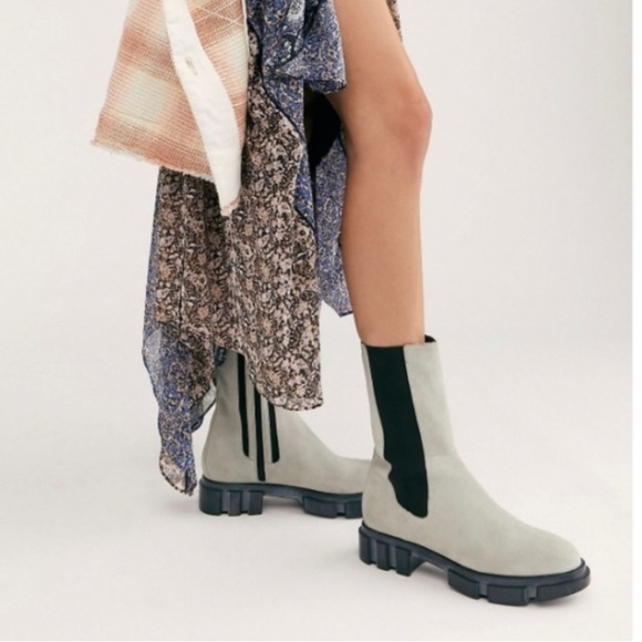 New Free People Brooks Lug Sole Chelsea Boot - Picture 10 of 10